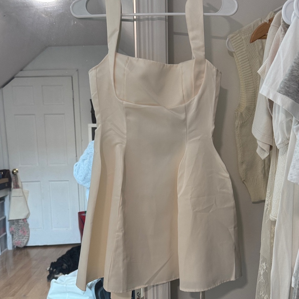 Elegant Cream Sleeveless Dress